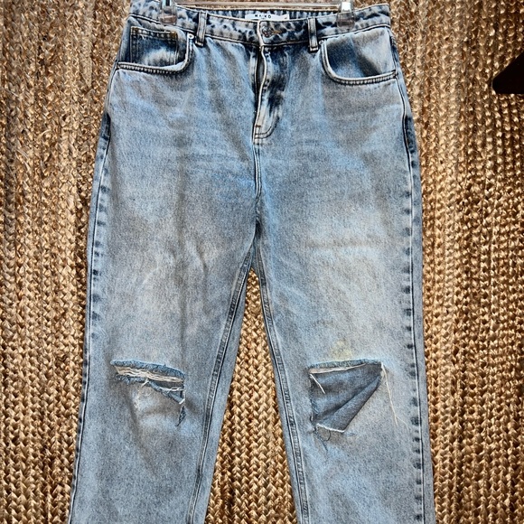 NA-KD Open Knee Straight High Waist Jeans - Picture 4 of 5